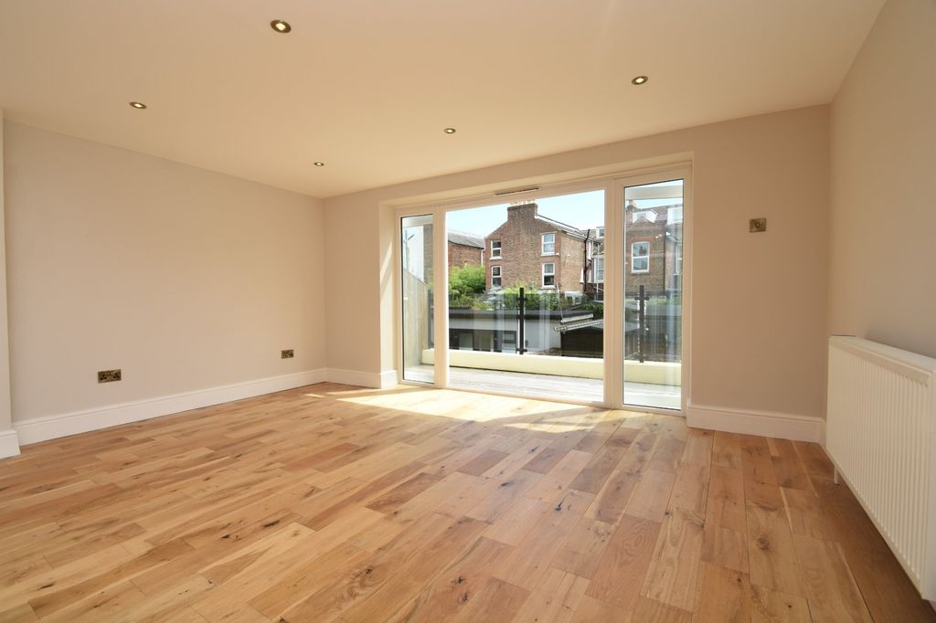 Property photo 3 of 19 Picture No. 04