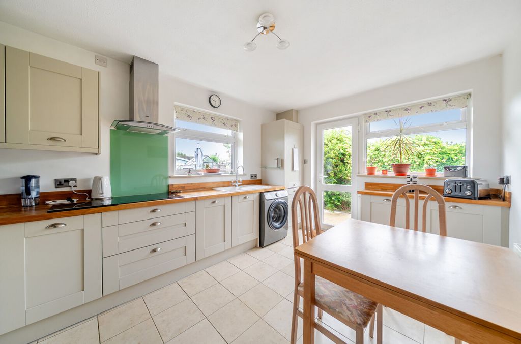 Property photo 3 of 15 1482671-11-6A4390...