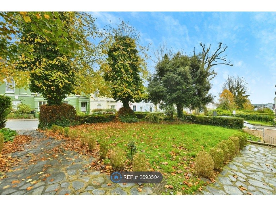 Property photo 2 of 16 Shared Outdoor Space