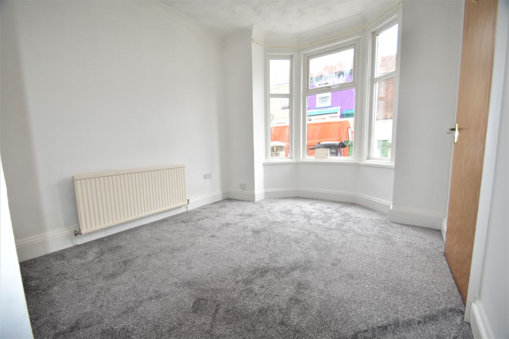 Property photo 3 of 9 Photo 06