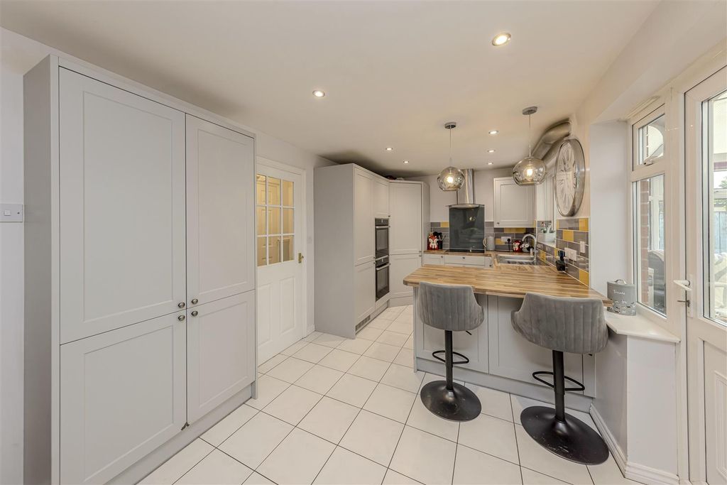 Property photo 3 of 46 Kitchen