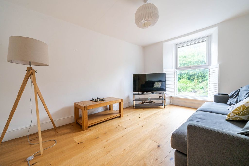 Property photo 3 of 13 Sitting Room