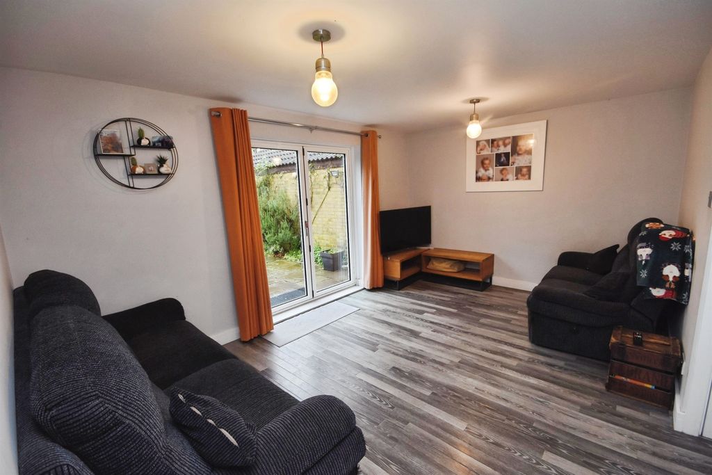 Property photo 2 of 20