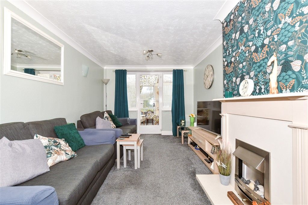 Property photo 2 of 14 Lounge