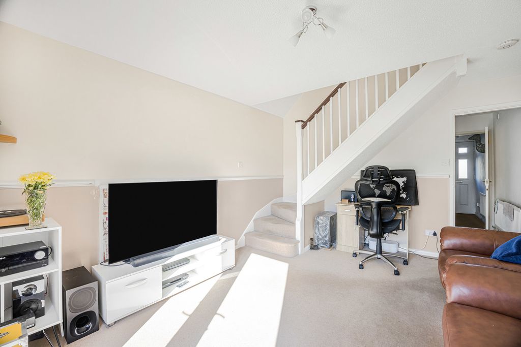 Property photo 3 of 11 Living Room
