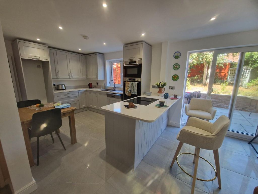 Property photo 3 of 23 10 Hghbank Kitchen.Jpg