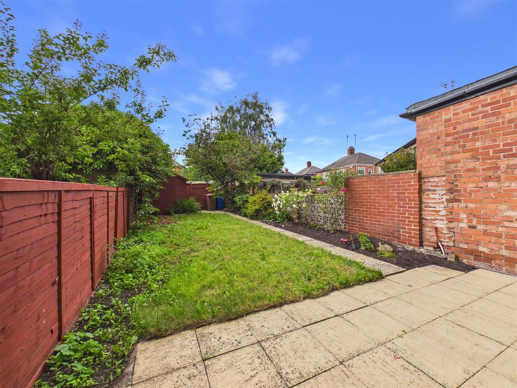 Property photo 2 of 11 Outside