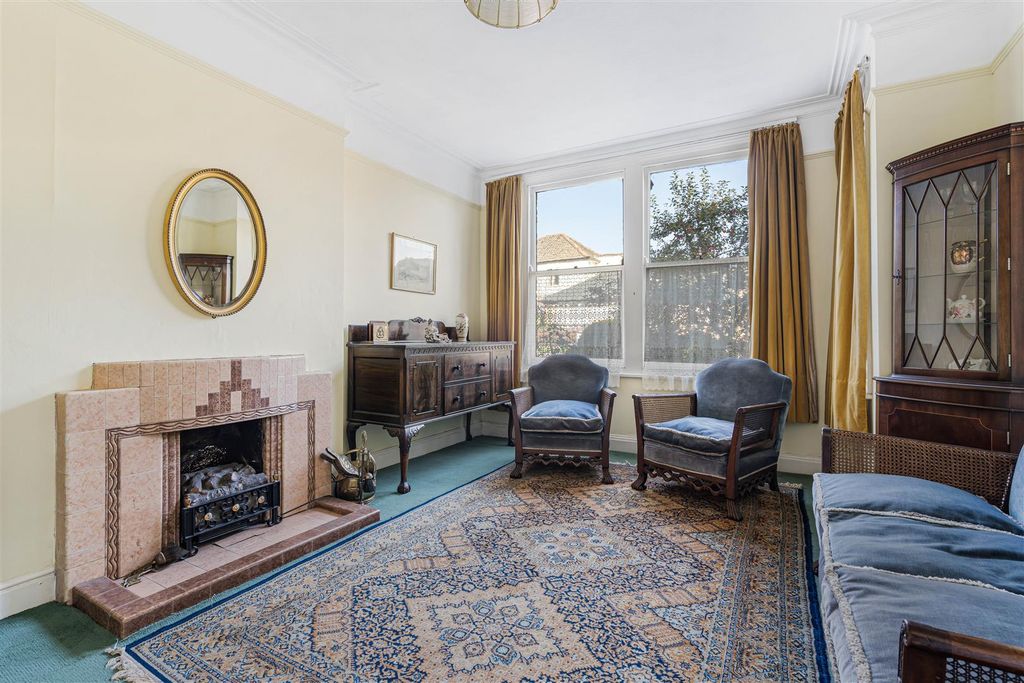 Property photo 3 of 14