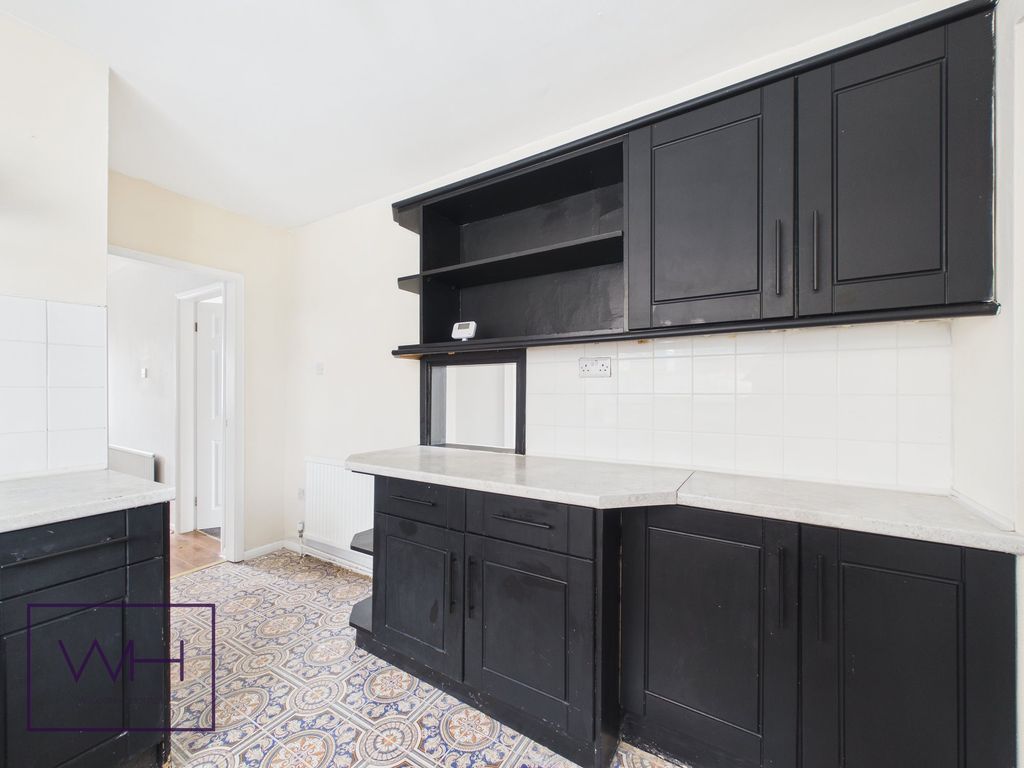 Property photo 3 of 20 Cam04980G0-Pr0118-Still009