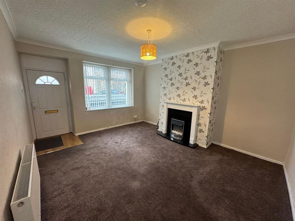 Property photo 3 of 18 Lounge