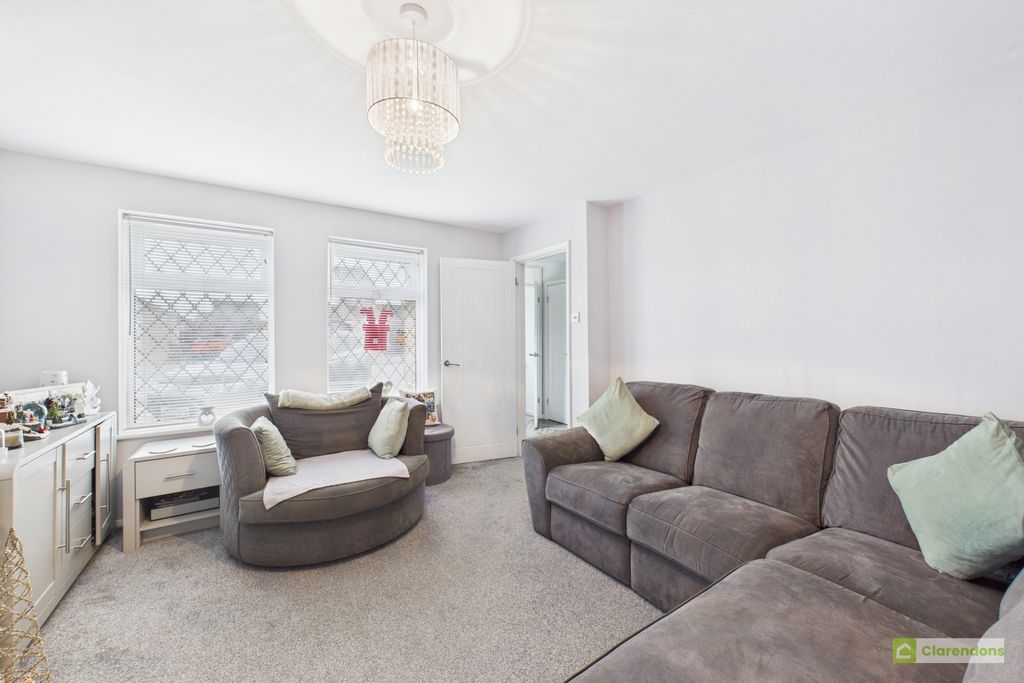 Property photo 3 of 14 Cam02528G0-Pr0421-Still008