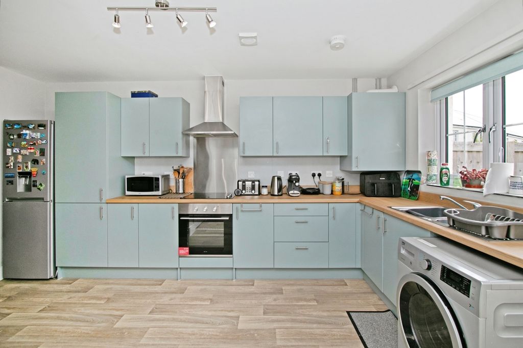 Property photo 2 of 17 Kitchen