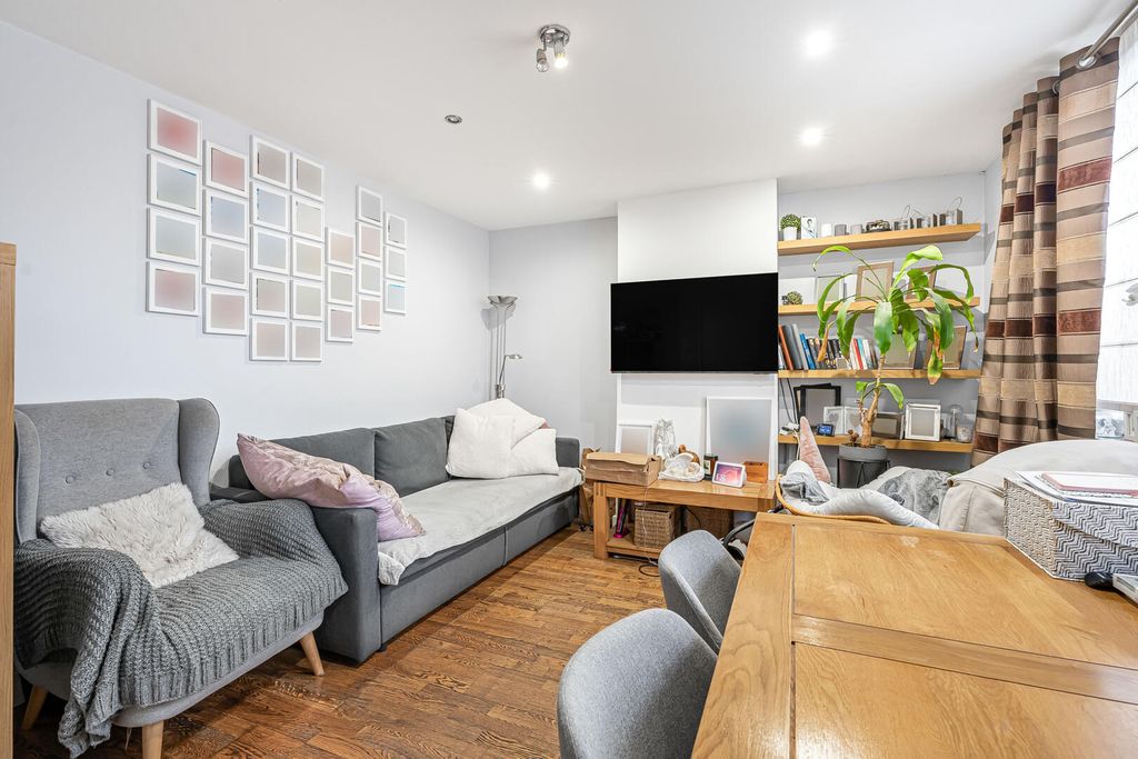 Property photo 3 of 19 Living Room