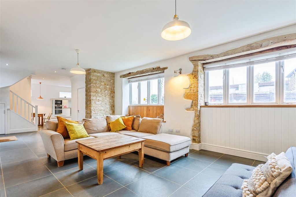 Property photo 3 of 13 Kitchen1.Jpg