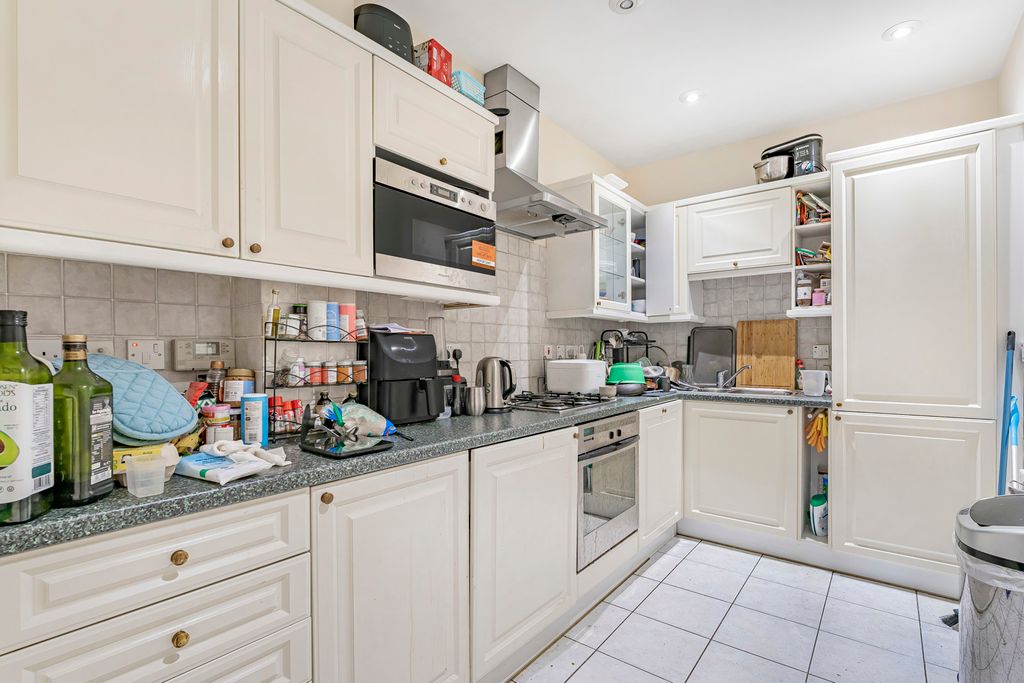 Property photo 3 of 18 Kitchen