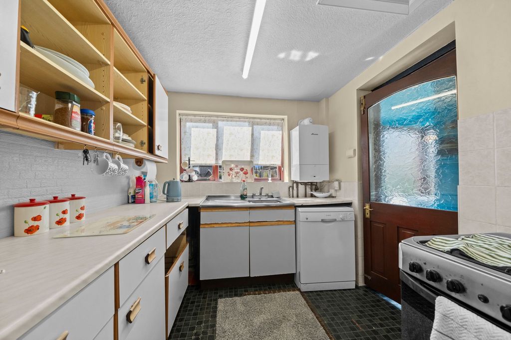 Property photo 3 of 21