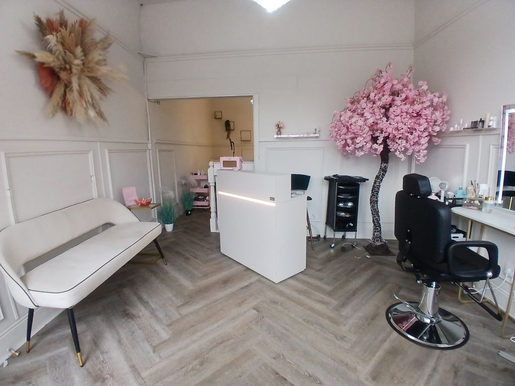 Property photo 2 of 12 Salon 1
