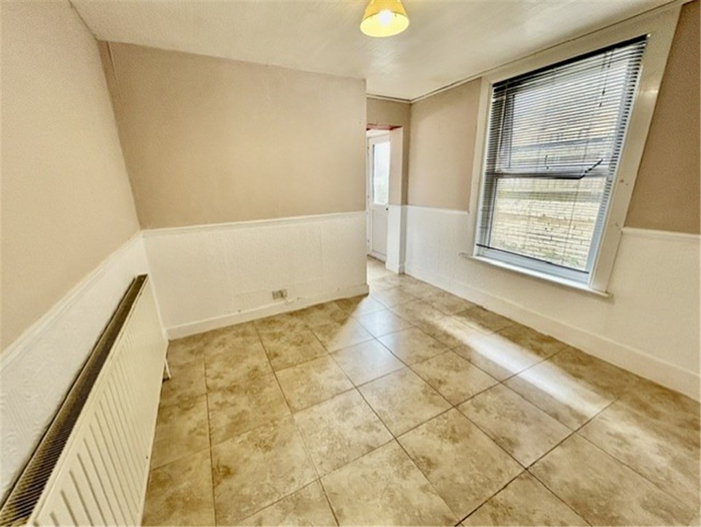 Property photo 3 of 10 Dining Area