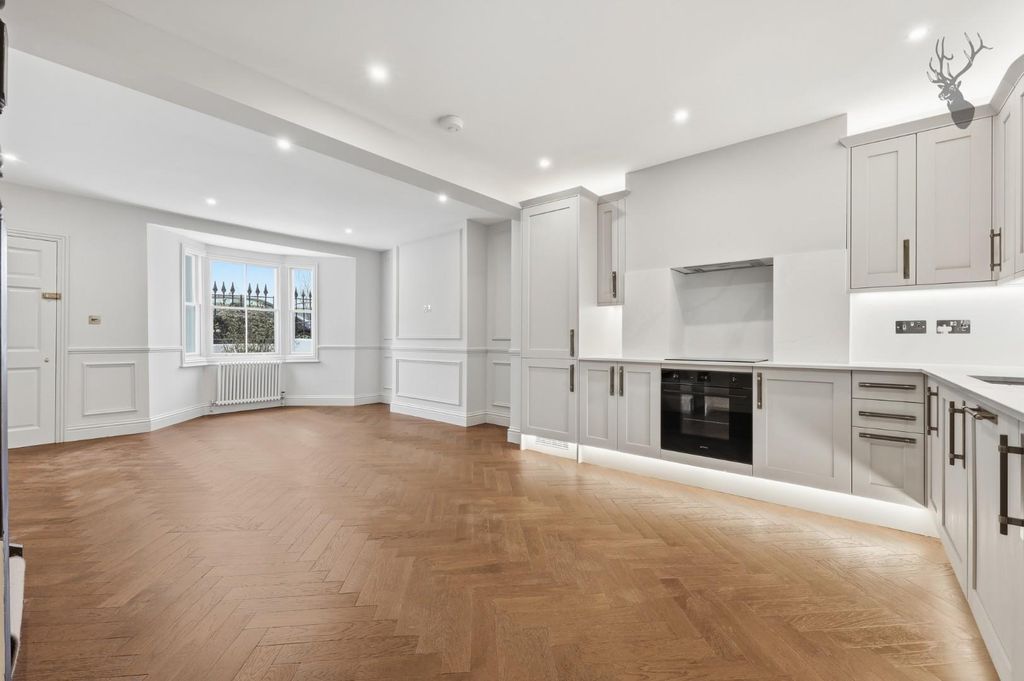 Property photo 2 of 25