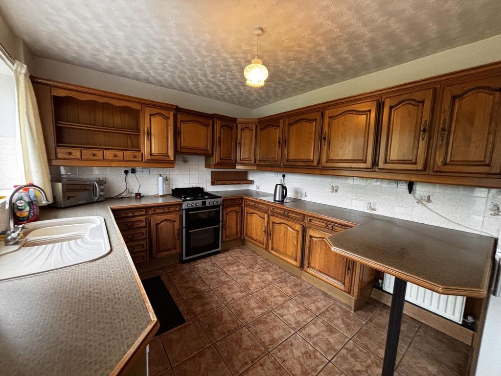 Property photo 2 of 15 Kitchen