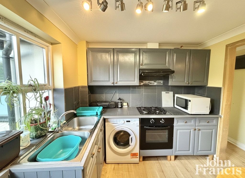 Property photo 2 of 20 Picture No. 16