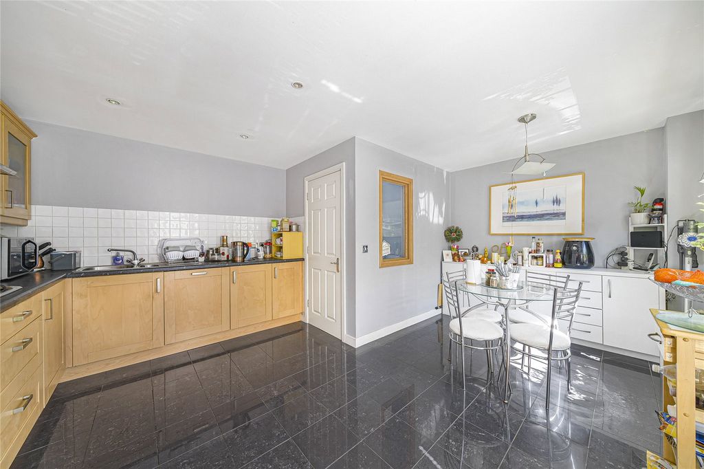 Property photo 3 of 32 Kitchen/Dining