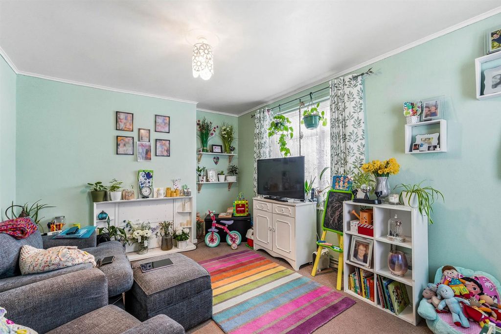 Property photo 2 of 11