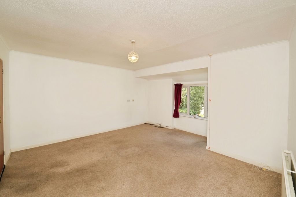 Property photo 3 of 10 Lounge