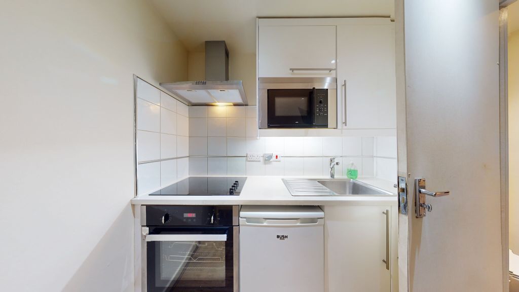 Property photo 2 of 7 Kitchen