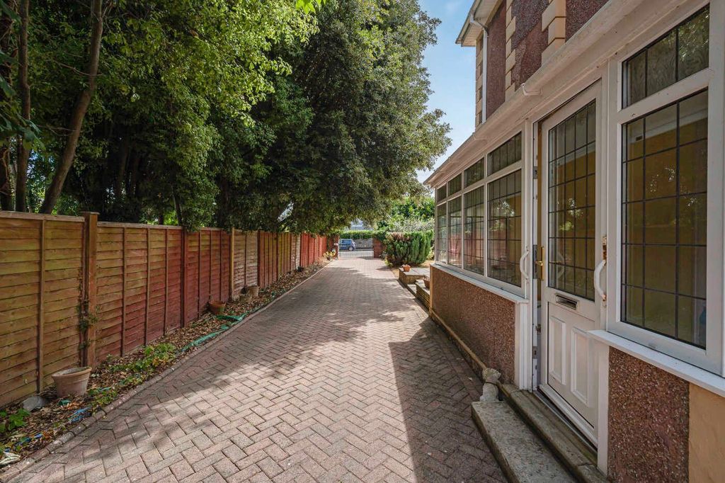Property photo 2 of 24