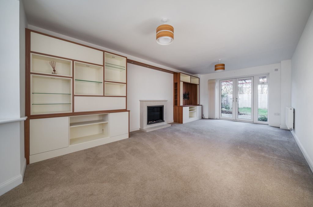 Property photo 3 of 18