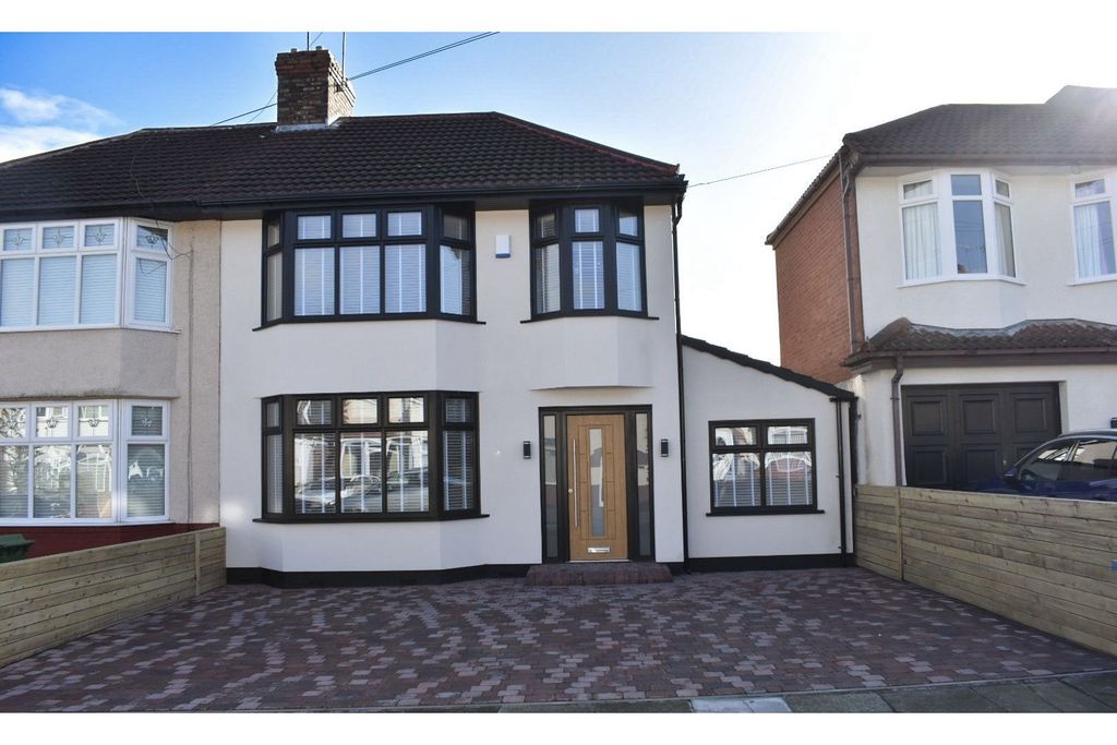 Property photo 1 of 15 Front