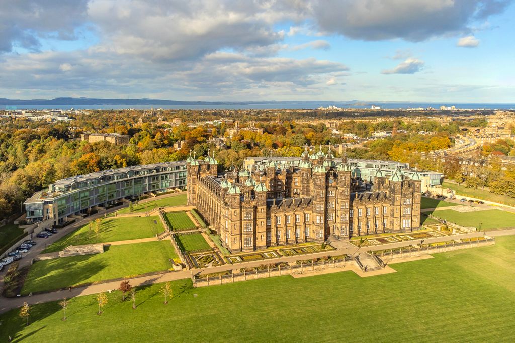 Property photo 1 of 32