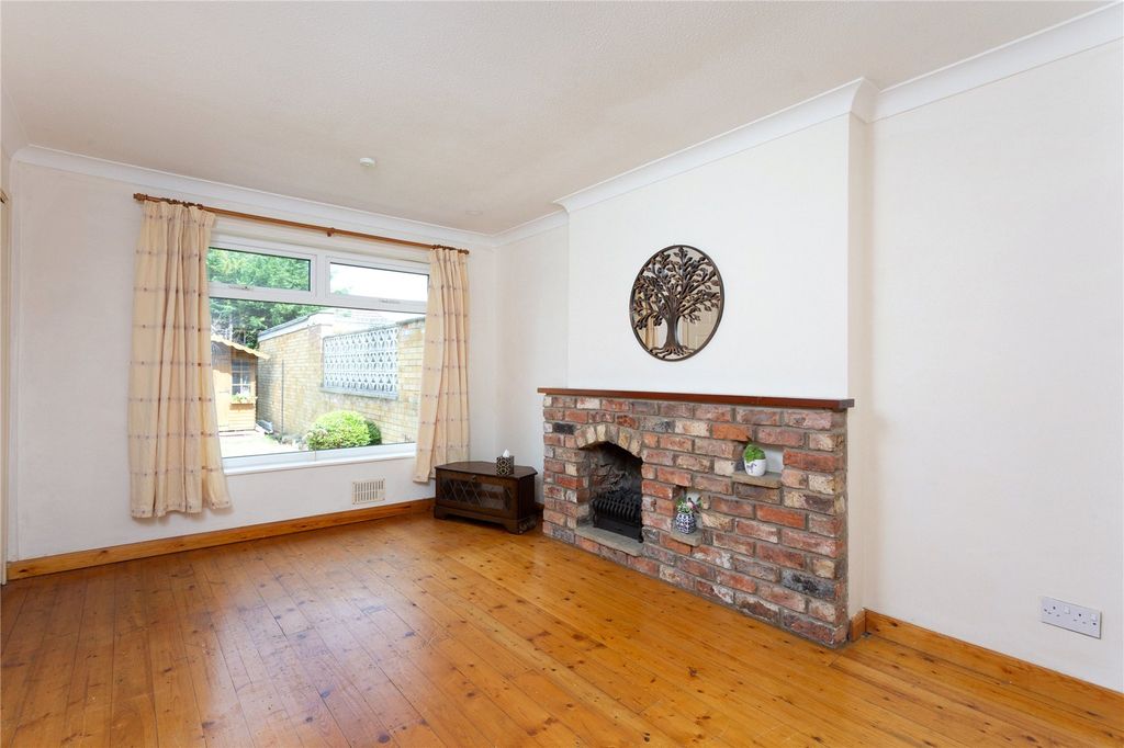 Property photo 3 of 8 Photo