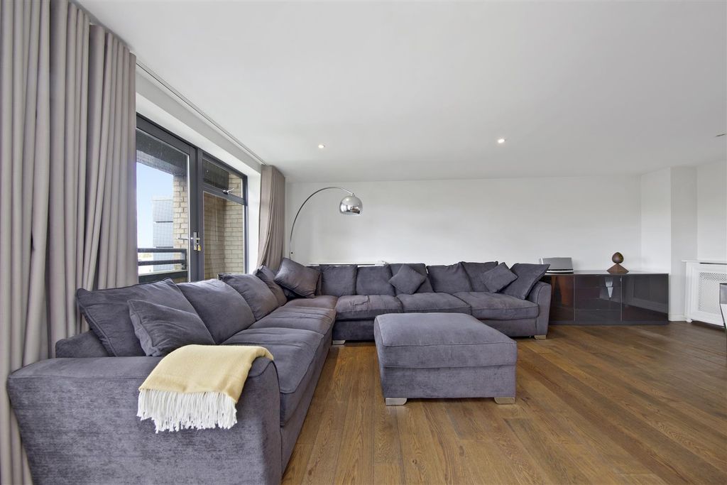 Property photo 3 of 13 Reception Roo 4.Jpg