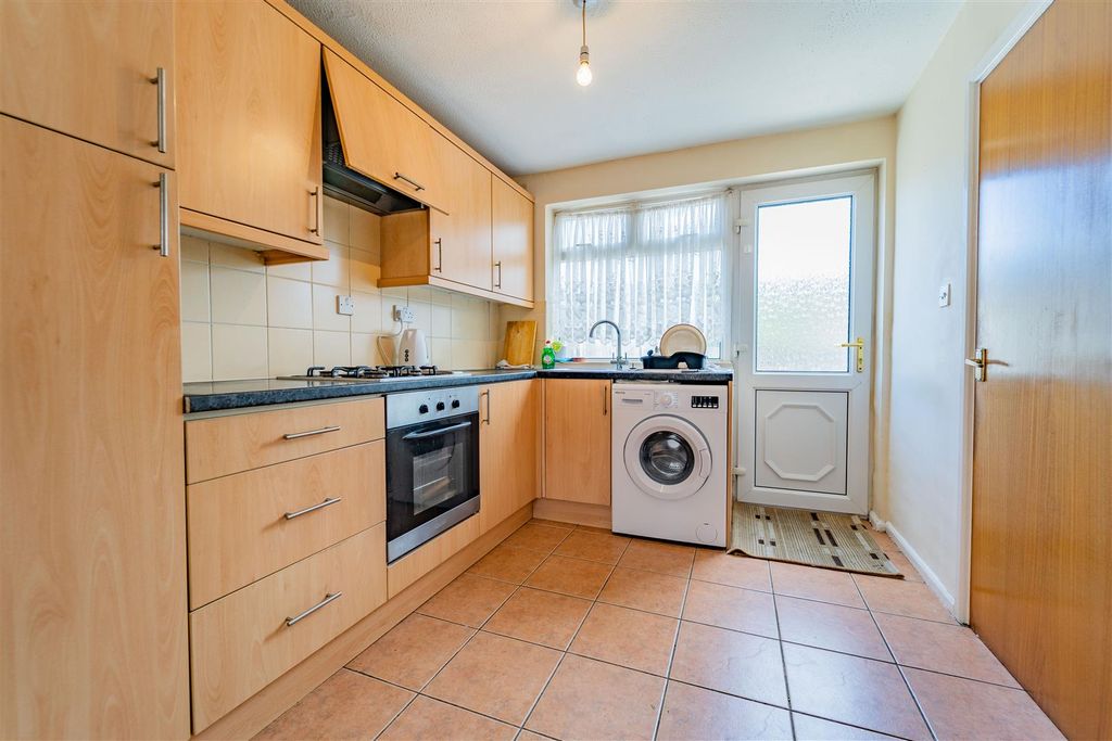 Property photo 3 of 17 Approach