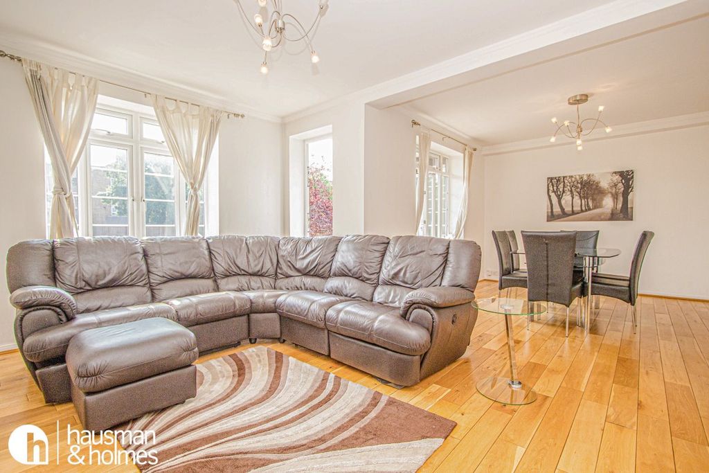 Property photo 2 of 17