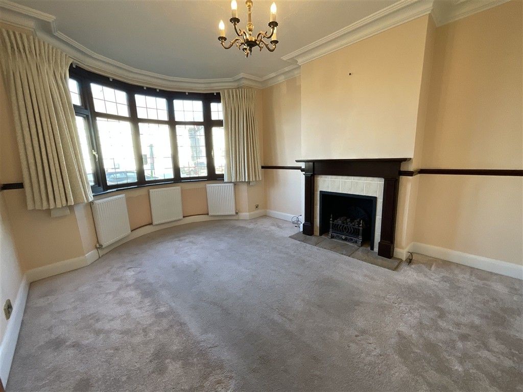 Property photo 2 of 11 Lounge
