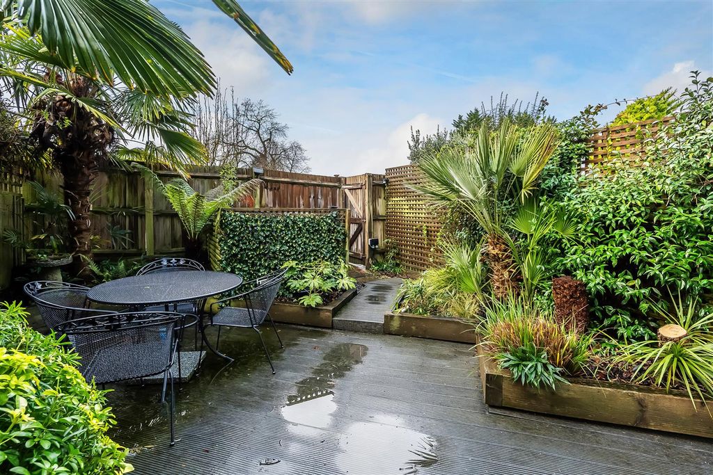 Property photo 2 of 17 2-Cygnet-Court-33.Jpg