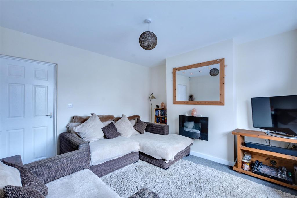 Property photo 3 of 16 Lounge_2.Jpeg