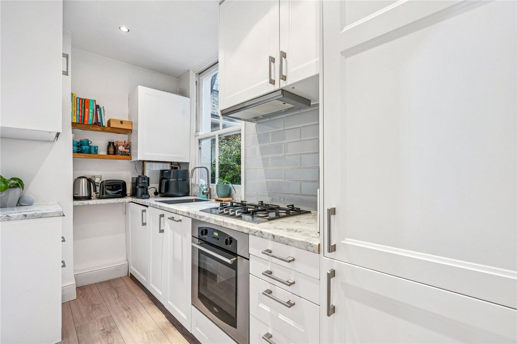 Property photo 2 of 16 Picture No. 15