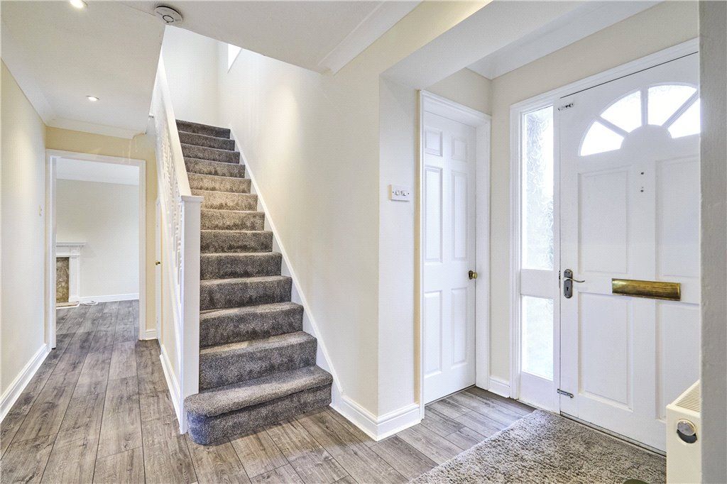 Property photo 2 of 19 Entrance Hall