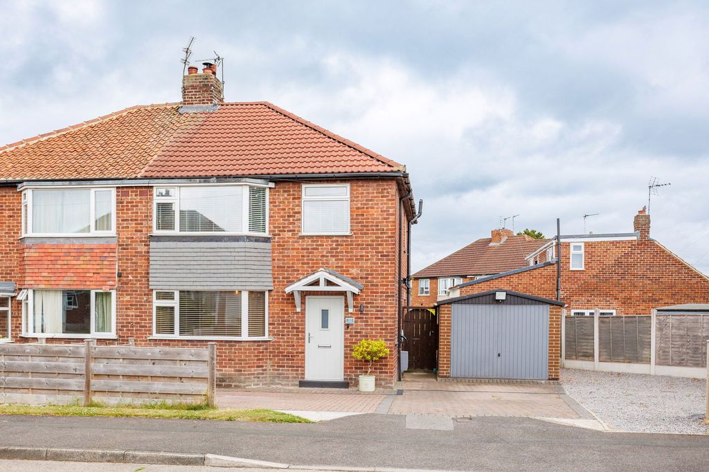 Property photo 2 of 16