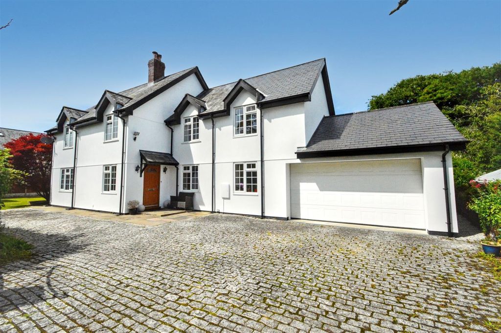 Property photo 1 of 18 Eagle House