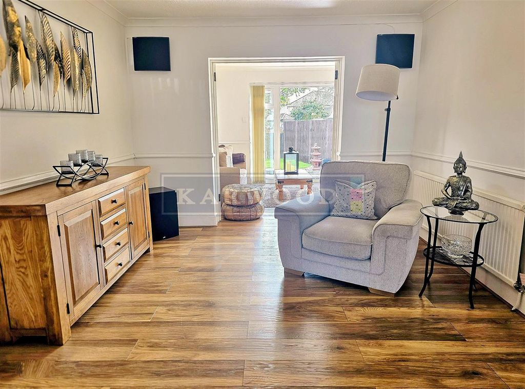 Additional image 8 of 4 bed semi-detached house for saleKingshill Avenue, Hayes UB4
