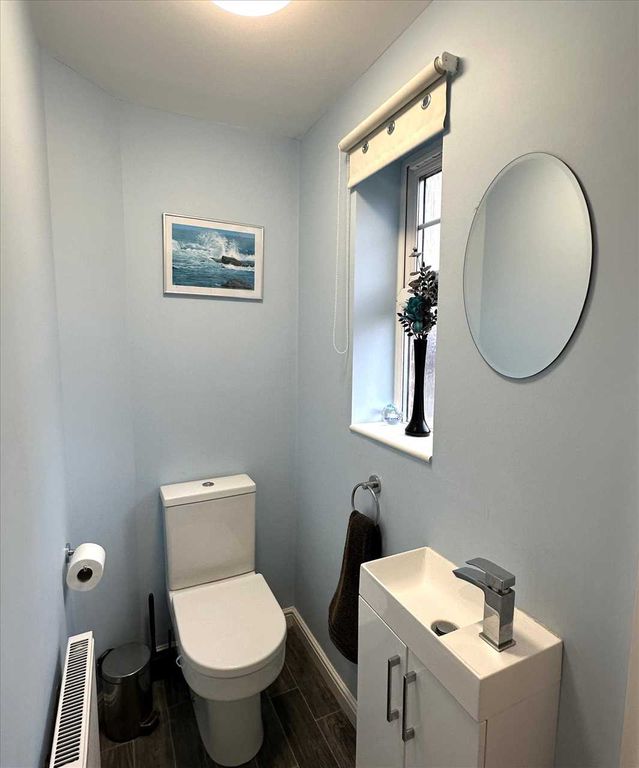 Property photo 3 of 26 Entrance Hall: