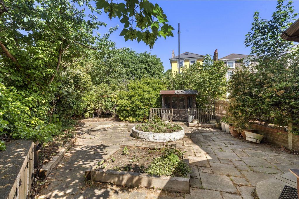 Property photo 3 of 11 Garden