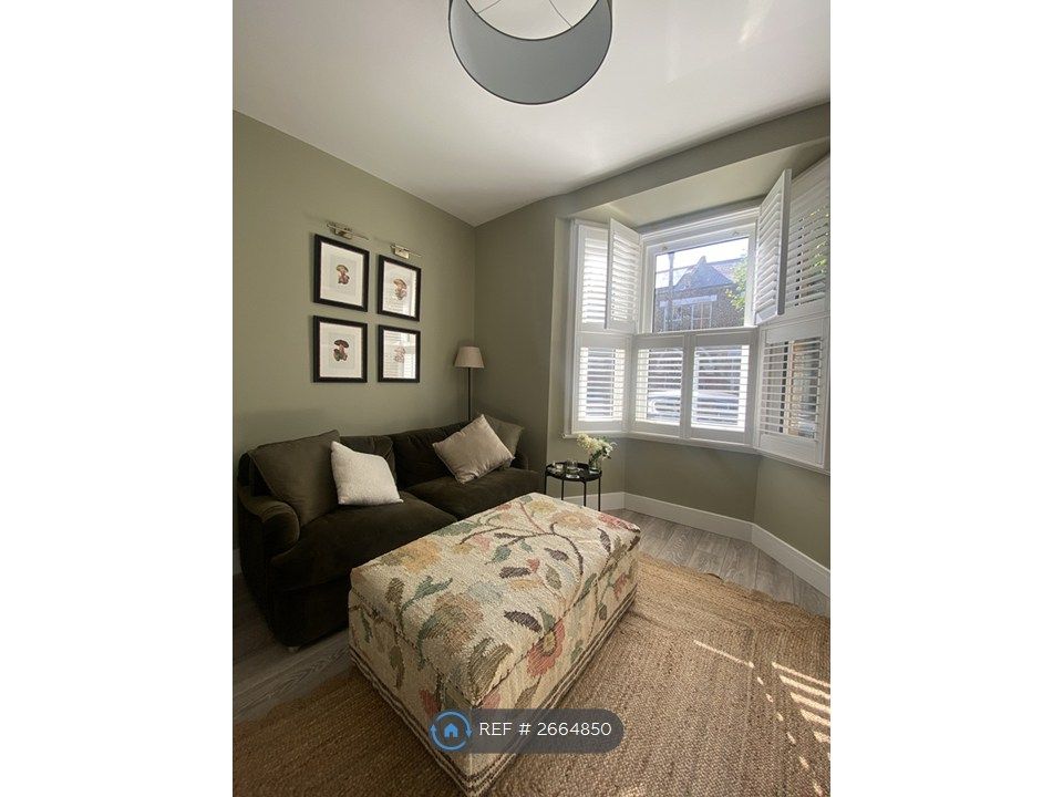 Property photo 1 of 10 Living Room 1