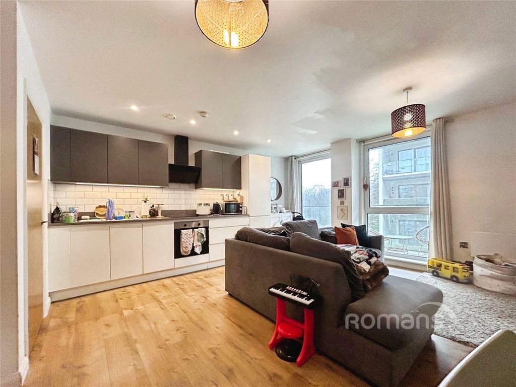 Additional image 8 of 2 bed flat for saleFarnborough Road, Farnborough, Hampshire GU14