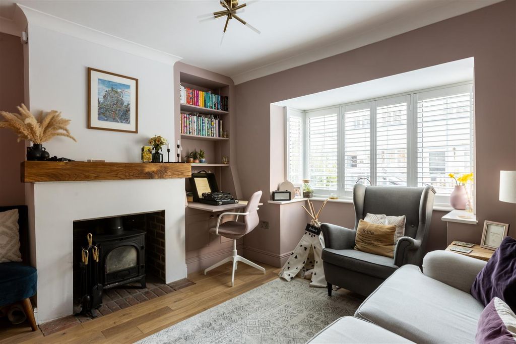 Property photo 2 of 25